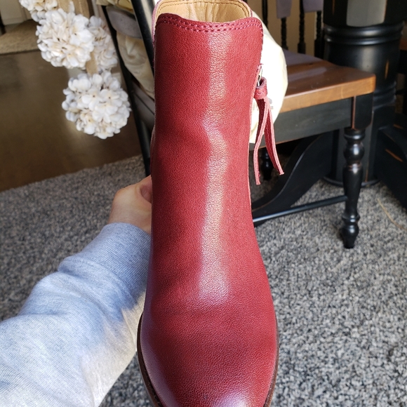 New! Frye & Co Allister Zip Bootie Cherry size 6 - Picture 8 of 15